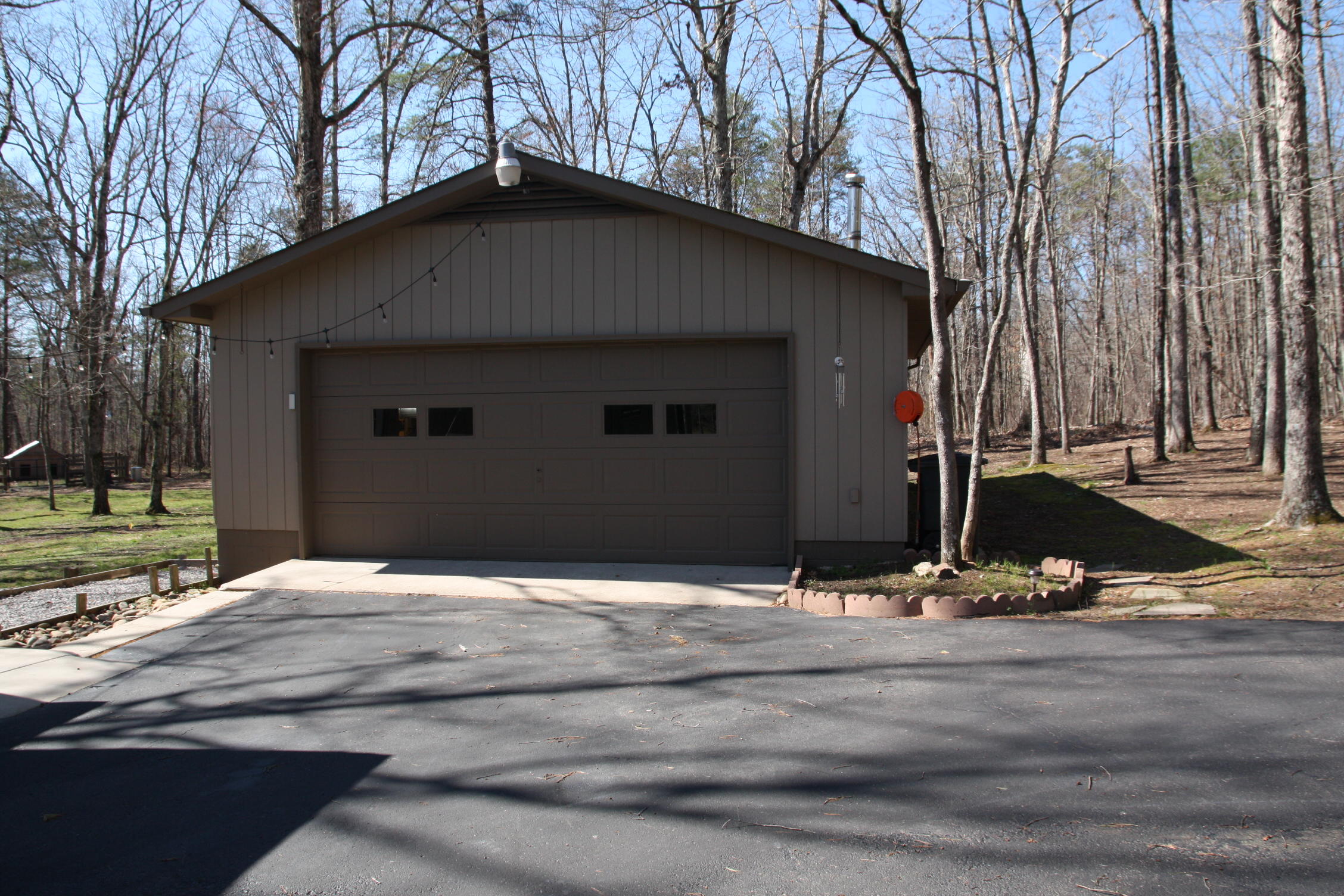 405 Milo Webb Road Crossville, TN 38572 - Photo 32 of 39 Garage