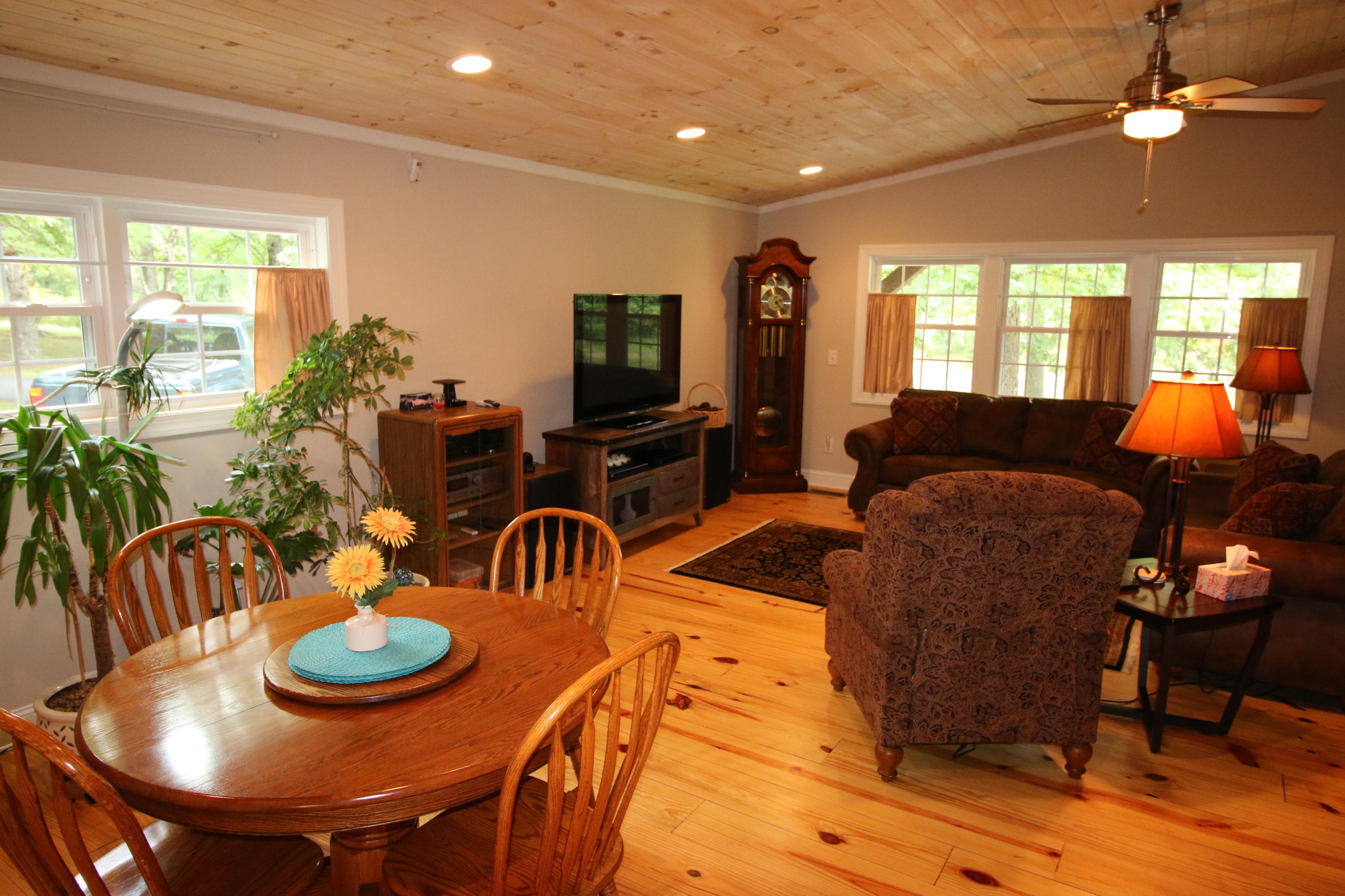 405 Milo Webb Road Crossville, TN 38572 - Photo 8 of 39 Breakfast