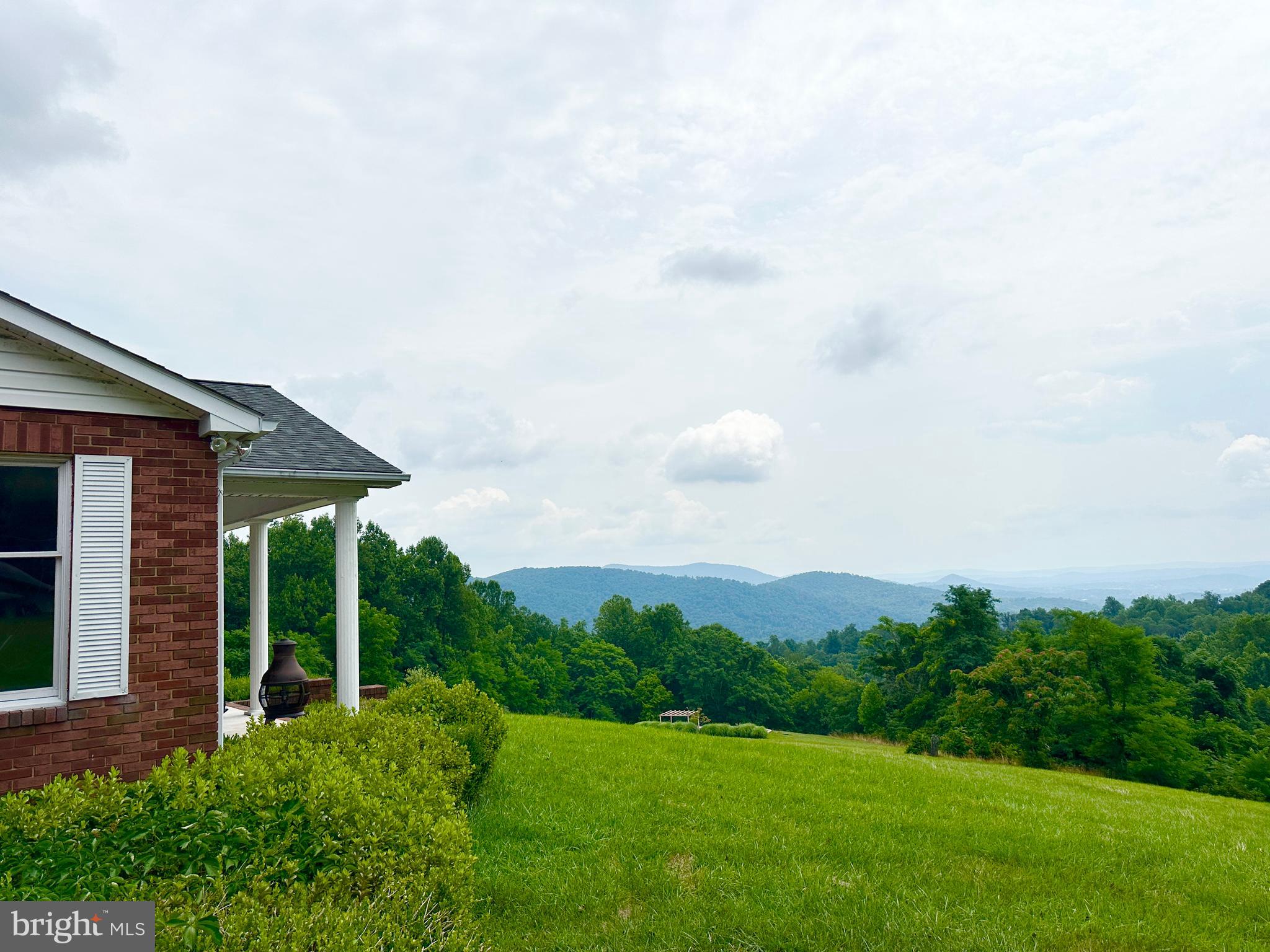 60 Head Waters Road Chester Gap, VA 22623 - Photo 4 of 32