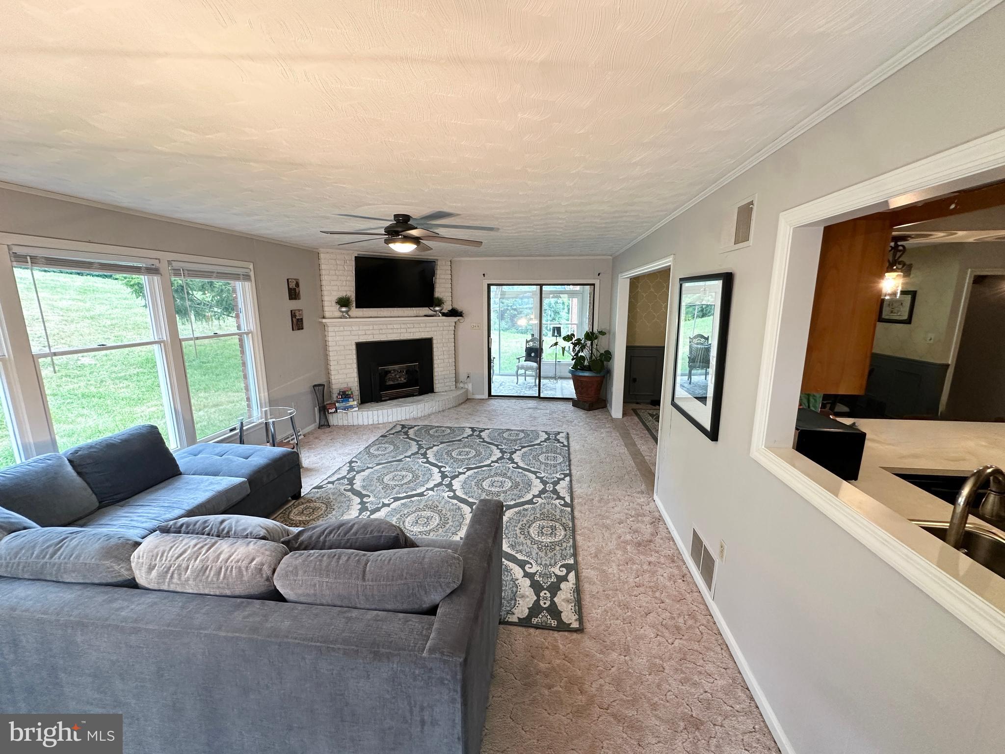 60 Head Waters Road Chester Gap, VA 22623 - Photo 5 of 32