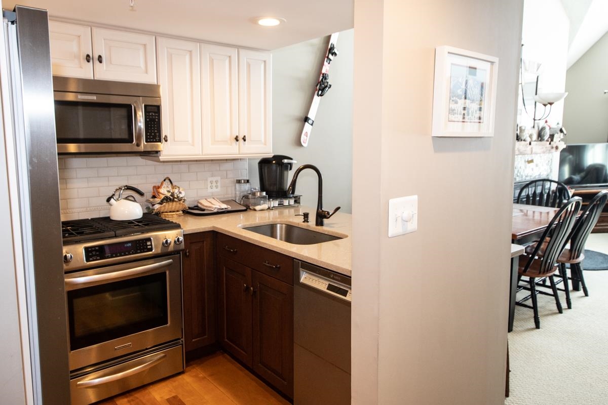 91 White Loop, Unit G 302 Ludlow, VT 05149 - Photo 11 of 25 Gallery Image 11