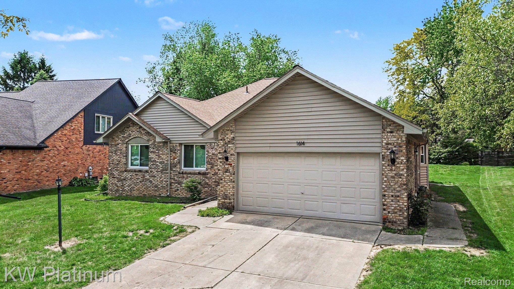 1614 Crestline Lane Rochester, MI 48307 - Photo 2 of 31 002_file_1104.jpg