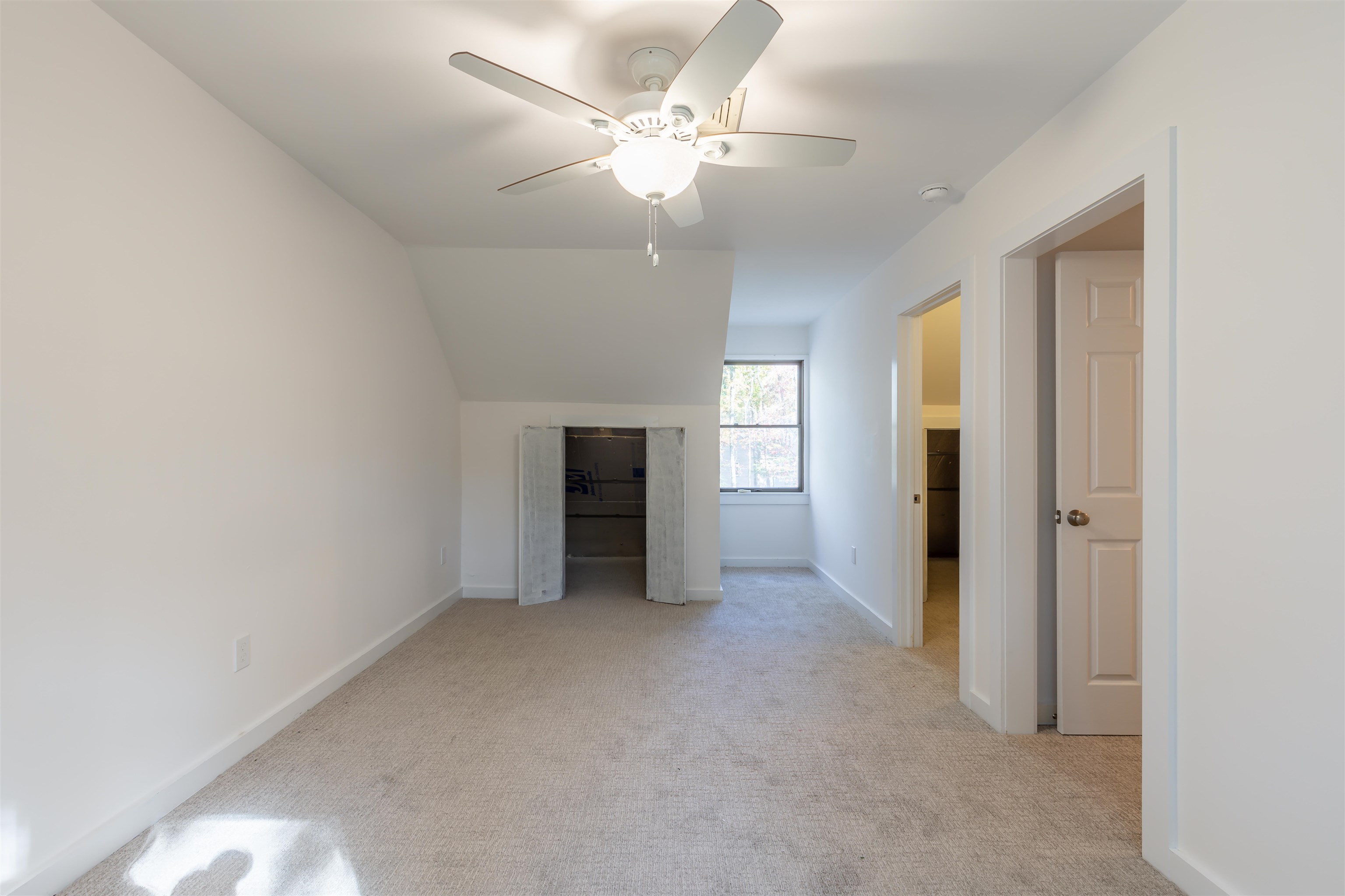 1 Rabbit North Cape May, NJ 08204 - Photo 14 of 22 an empty room with windows and fan