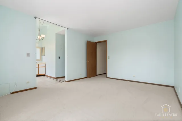 $339,900 | 751 West Happfield Drive, Arlington Heights, IL 60004