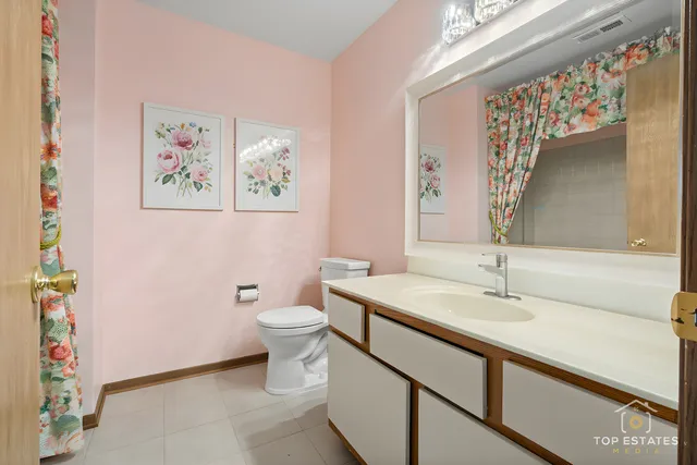 $339,900 | 751 West Happfield Drive, Arlington Heights, IL 60004