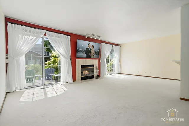 $339,900 | 751 West Happfield Drive, Arlington Heights, IL 60004