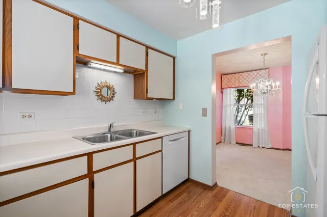 $339,900 | 751 West Happfield Drive, Arlington Heights, IL 60004