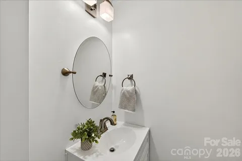 $300,000 | 2229 Rexford Road, Unit C, Charlotte, NC 28211