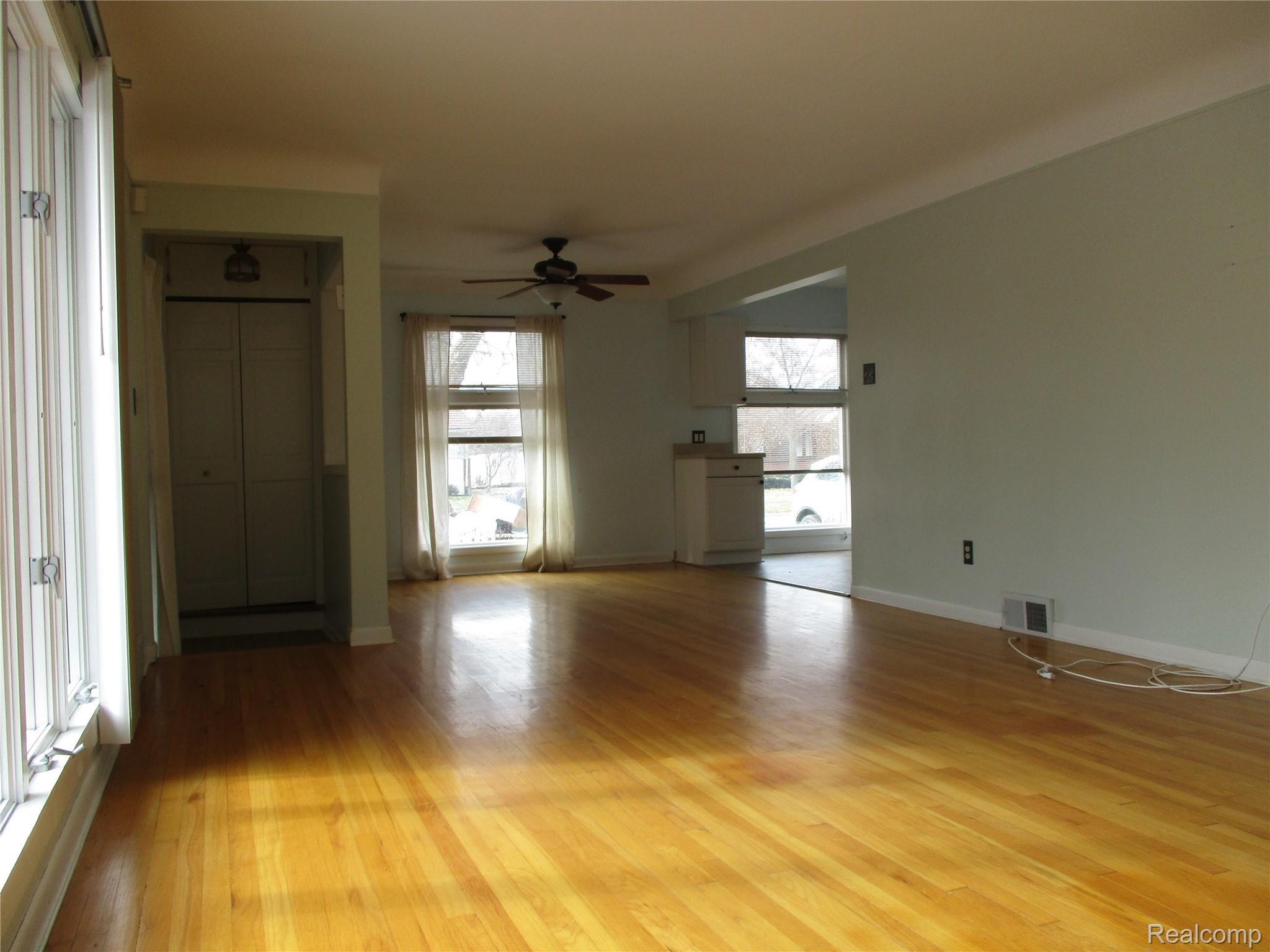 2567 Middlefield Road Trenton, MI 48183 - Photo 8 of 16 IMG_8307.JPG