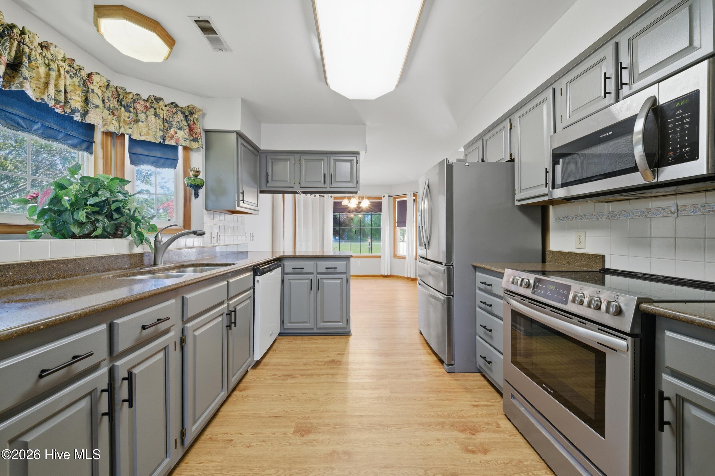 136 Simpson Road Barco, NC 27917 - Photo 15 of 54 kitchen