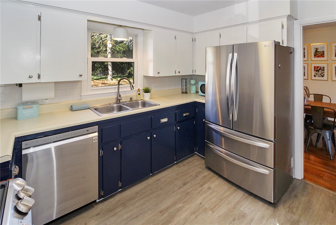 17 Wood Road Middletown, RI 02842 - Photo 12 of 29