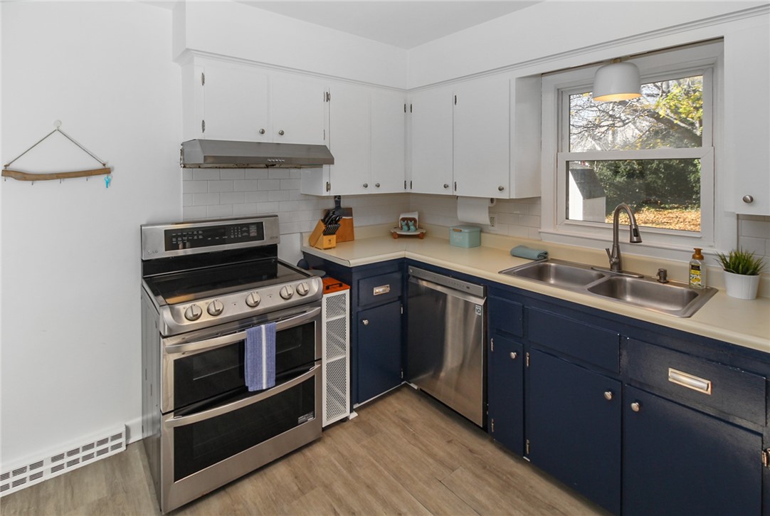 17 Wood Road Middletown, RI 02842 - Photo 13 of 29