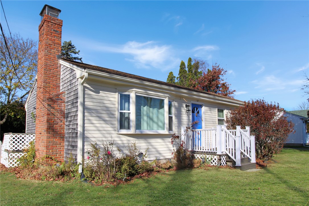 17 Wood Road Middletown, RI 02842 - Photo 2 of 29