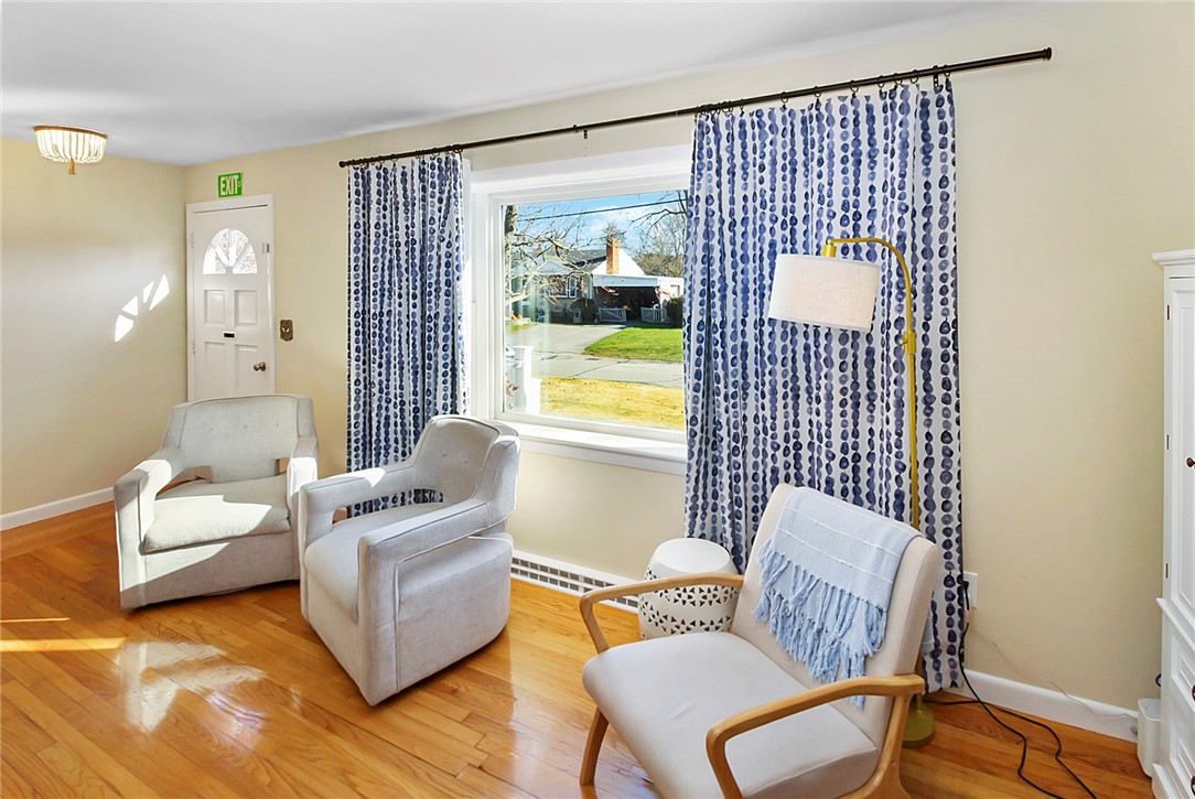 17 Wood Road Middletown, RI 02842 - Photo 3 of 29