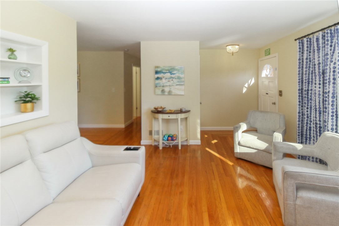 17 Wood Road Middletown, RI 02842 - Photo 8 of 29