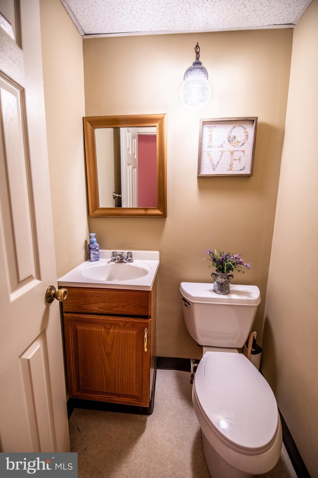 803 Grove Place Havertown, PA 19083 - Photo 12 of 27 Main Level Powder Room
