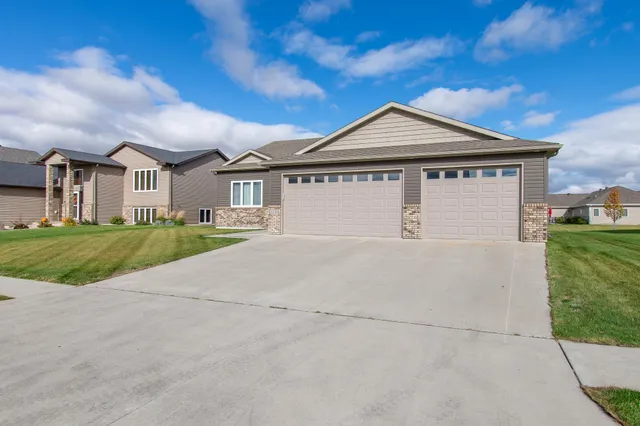 $519,900 | 1220 Legion Lane West, West Fargo, ND 58078