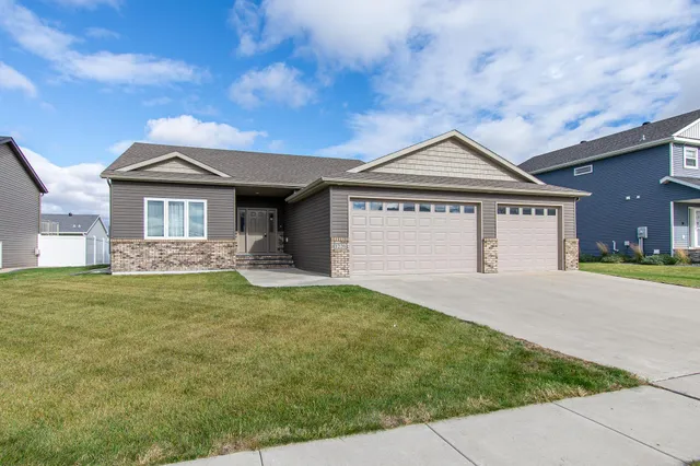 $519,900 | 1220 Legion Lane West, West Fargo, ND 58078