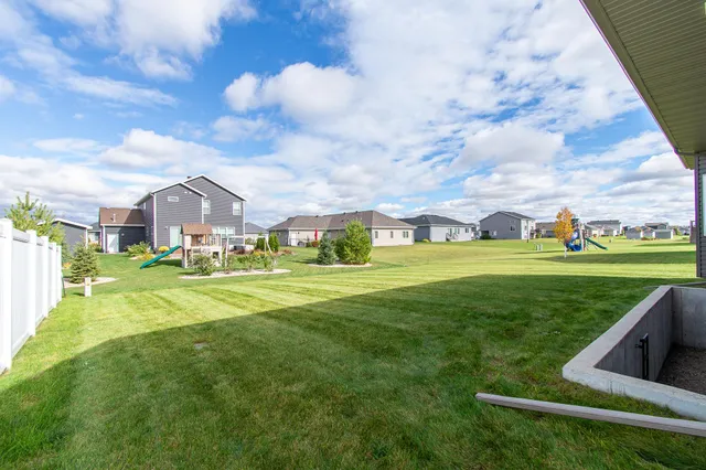 $519,900 | 1220 Legion Lane West, West Fargo, ND 58078