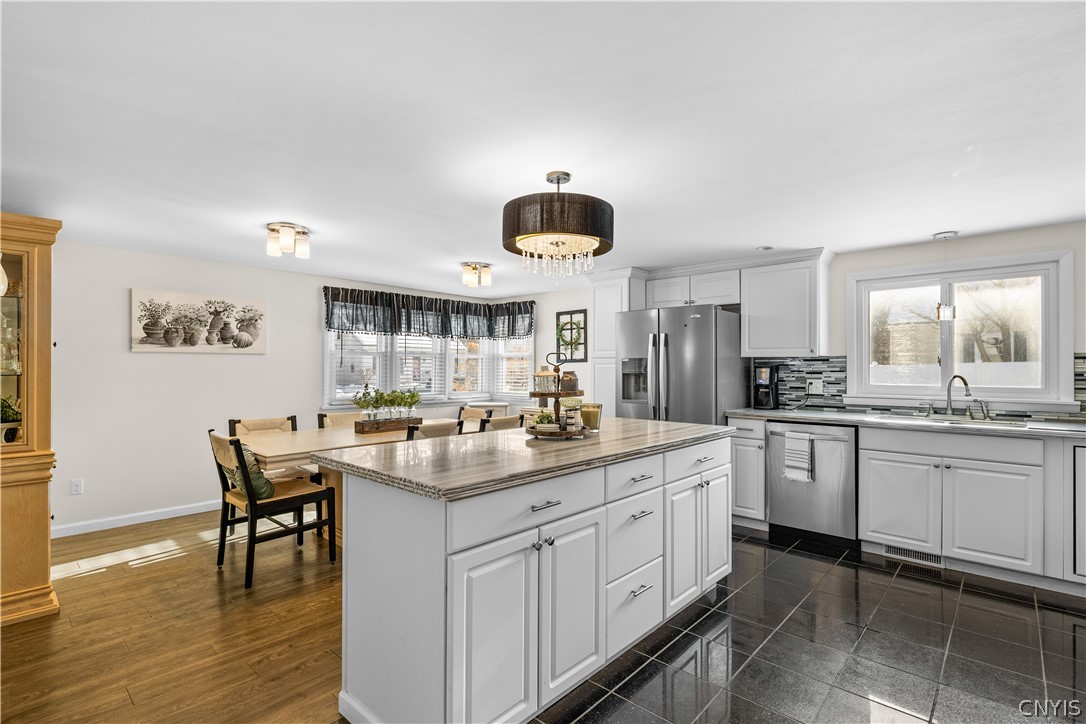 142 Farmington Road Utica, NY 13501 - Photo 4 of 29