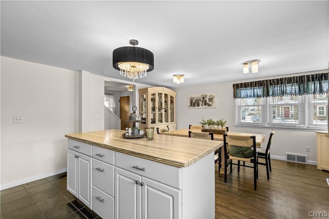 142 Farmington Road Utica, NY 13501 - Photo 6 of 29