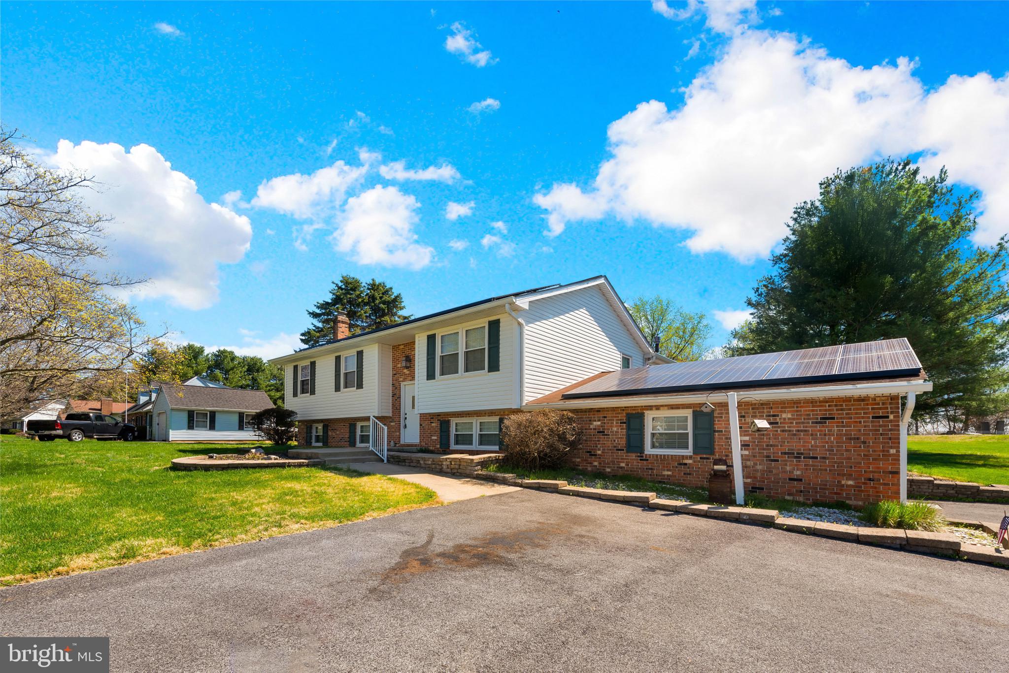 2233 Ridgemont Drive Finksburg, MD 21048 - Photo 3 of 26 Beautiful Home