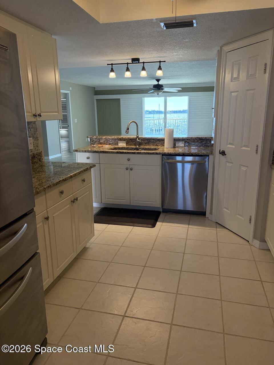 104 Riverside Drive, Unit 302 Cocoa, FL 32922 - Photo 5 of 22 IMG_0364 Large