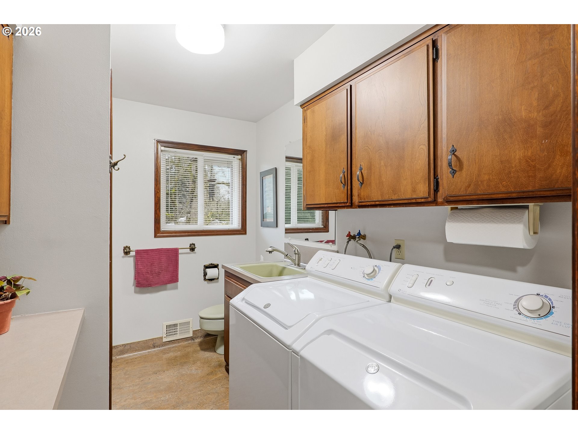 18280 South Old Clarke Road Mulino, OR 97042 - Photo 25 of 38 Laundry