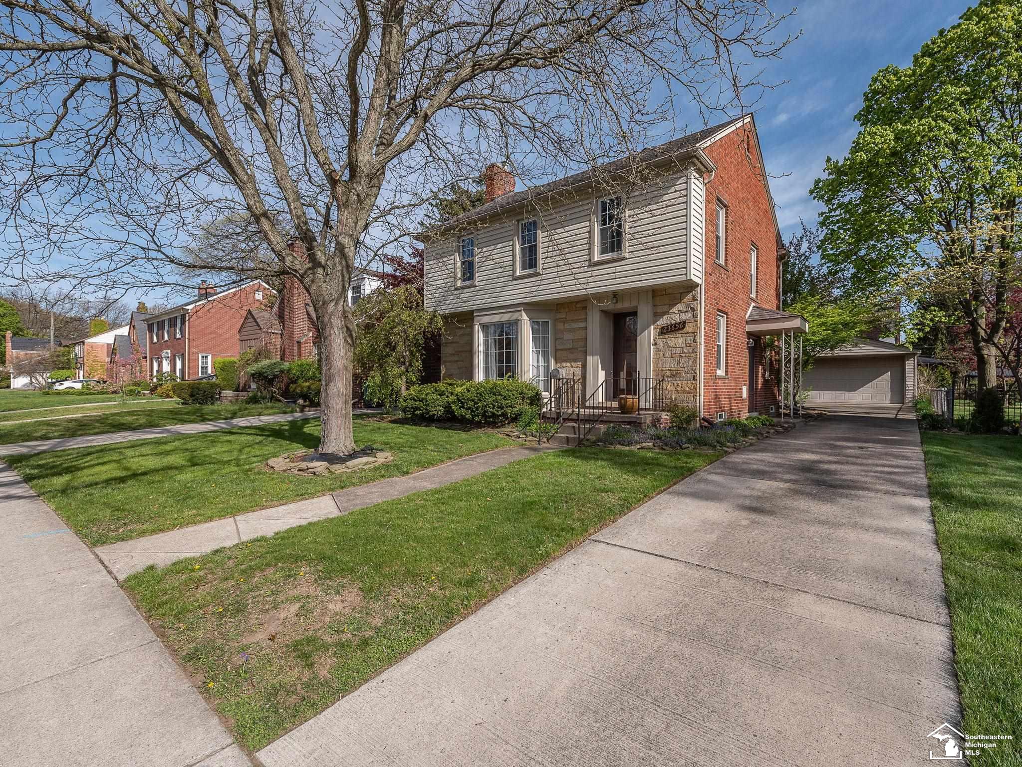 23656 Rowe Street Dearborn, MI 48124 - Photo 3 of 30 50140032-d059b336-244b-45a3-a88a-c3857bf2107e.JPG