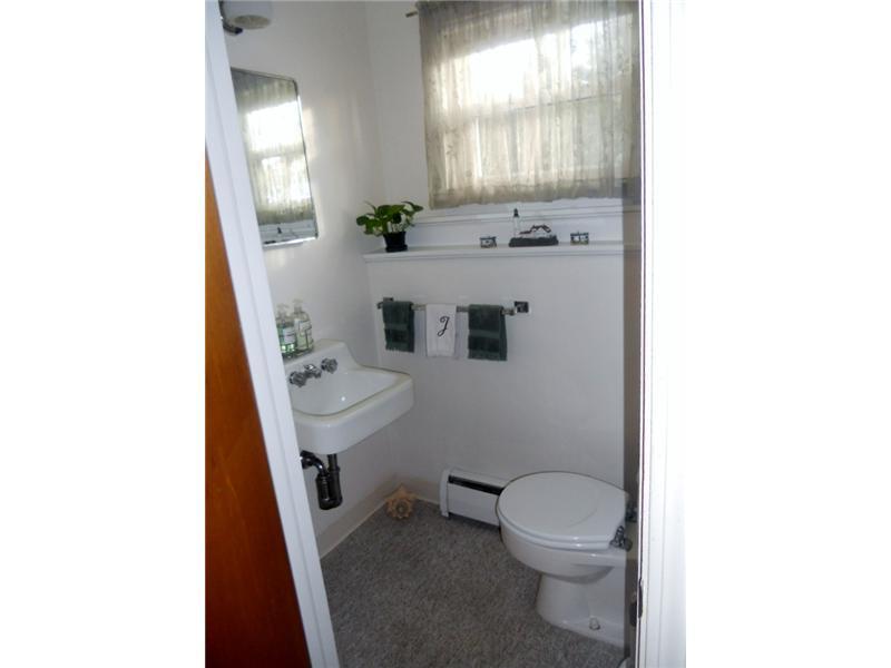 30 Partridge Road Portland, ME 04102 - Photo 17 of 23 Bathroom.