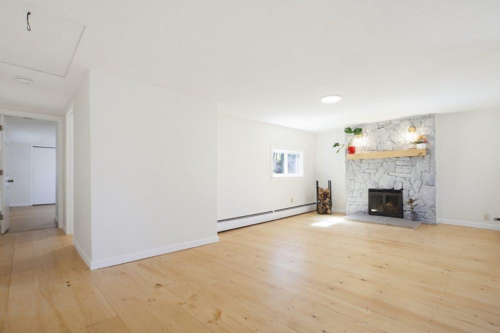 142 Whiting Street Lunenburg, MA 01462 - Photo 13 of 25
