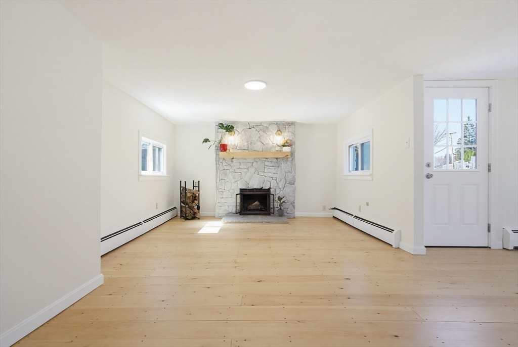 142 Whiting Street Lunenburg, MA 01462 - Photo 14 of 25