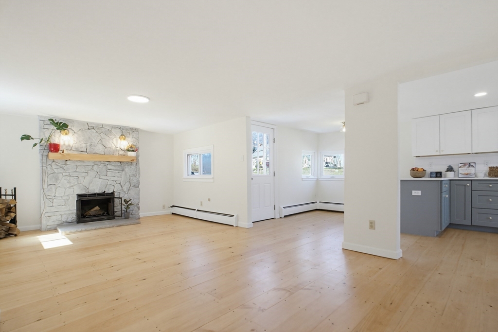 142 Whiting Street Lunenburg, MA 01462 - Photo 15 of 25