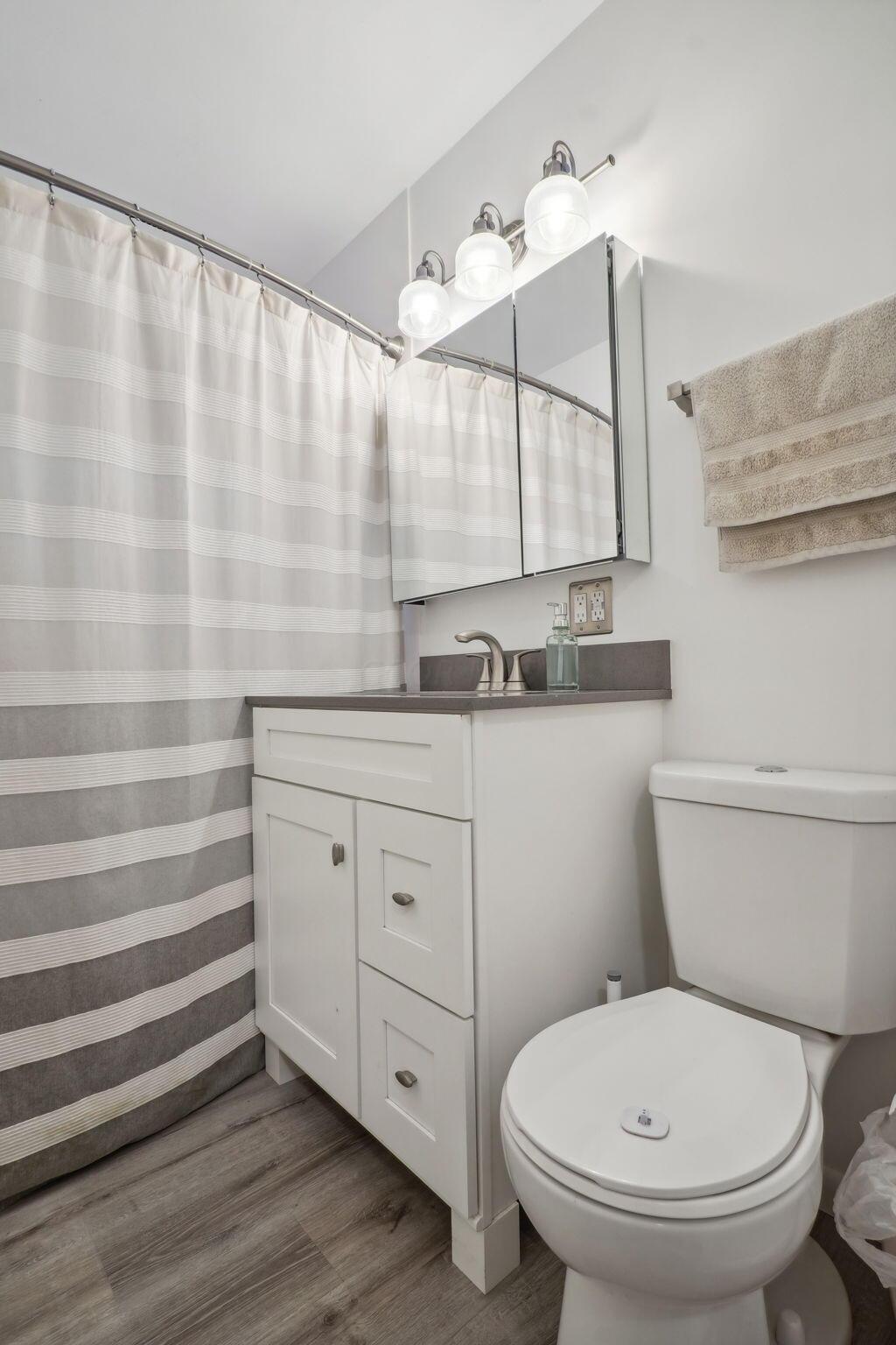 2483 Shrewsbury Road Columbus, OH 43221 - Photo 12 of 26 entry level full bathroom