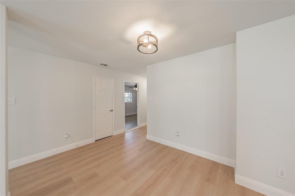 4503 Mexicana Road Dallas, TX 75212 - Photo 13 of 40