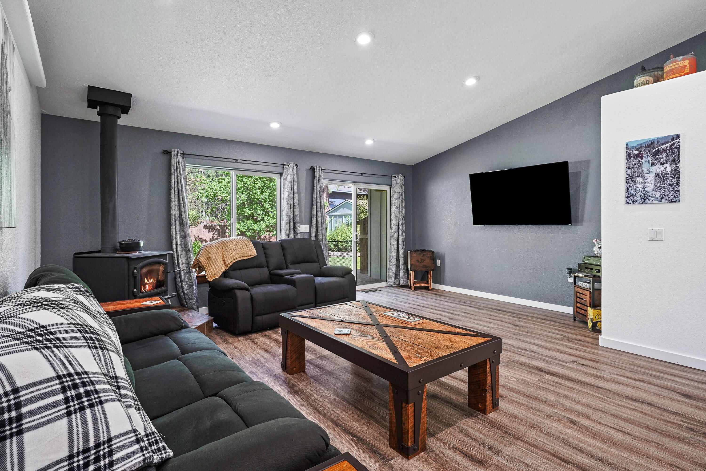 60060 Turquoise Road Bend, OR 97702 - Photo 18 of 58 Living Room Area