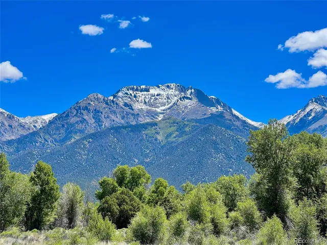 a picture of a tennis court