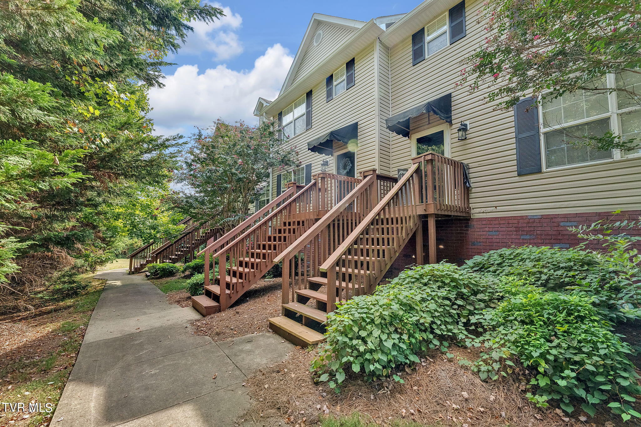 617 Hazel Street, Unit 203 Johnson City, TN 37604 - Photo 2 of 24 37-web-or-mls-DSC09773