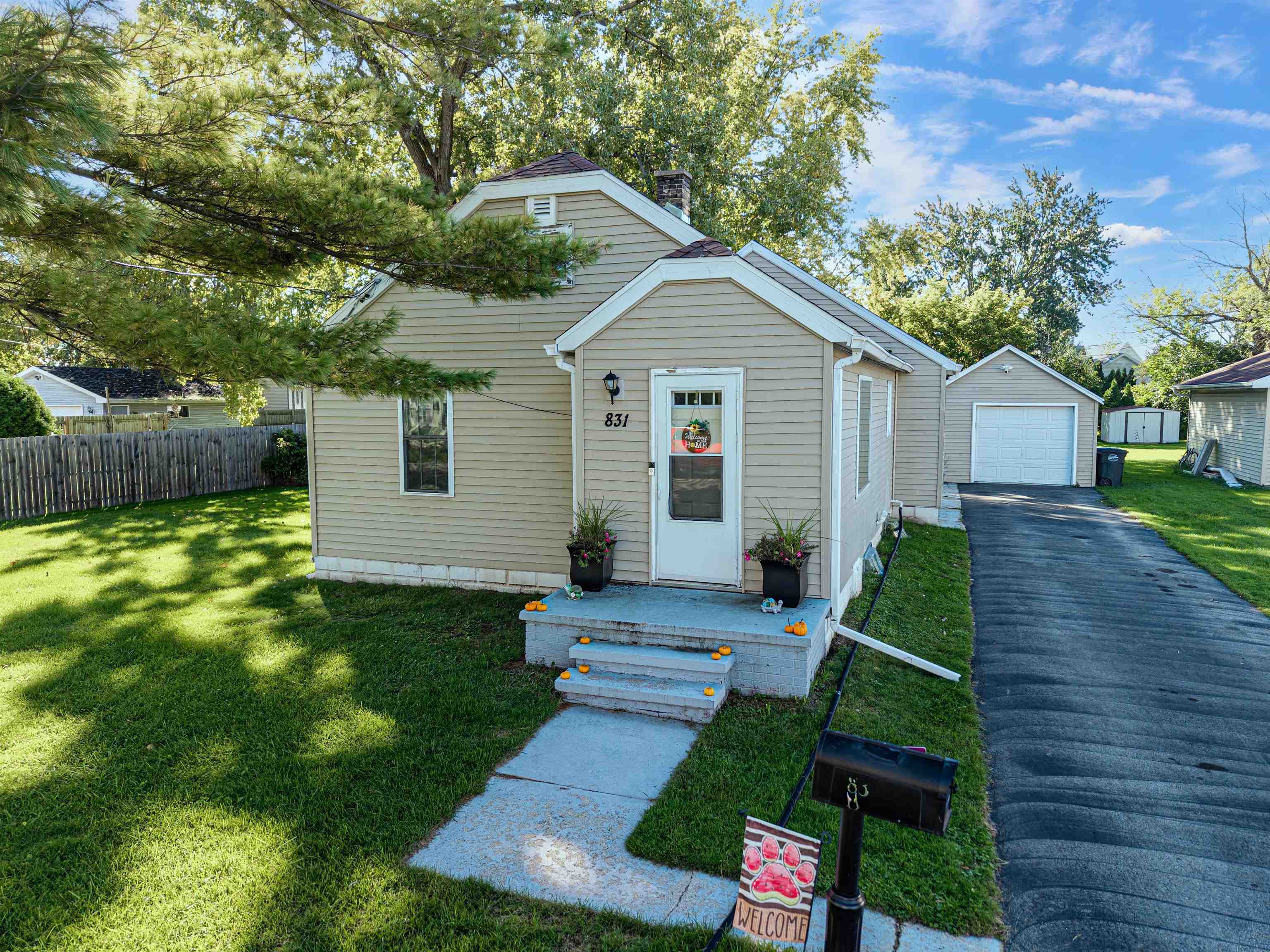 831 Grove Street Appleton, WI 54915 - Photo 1 of 22 Gallery Image 1