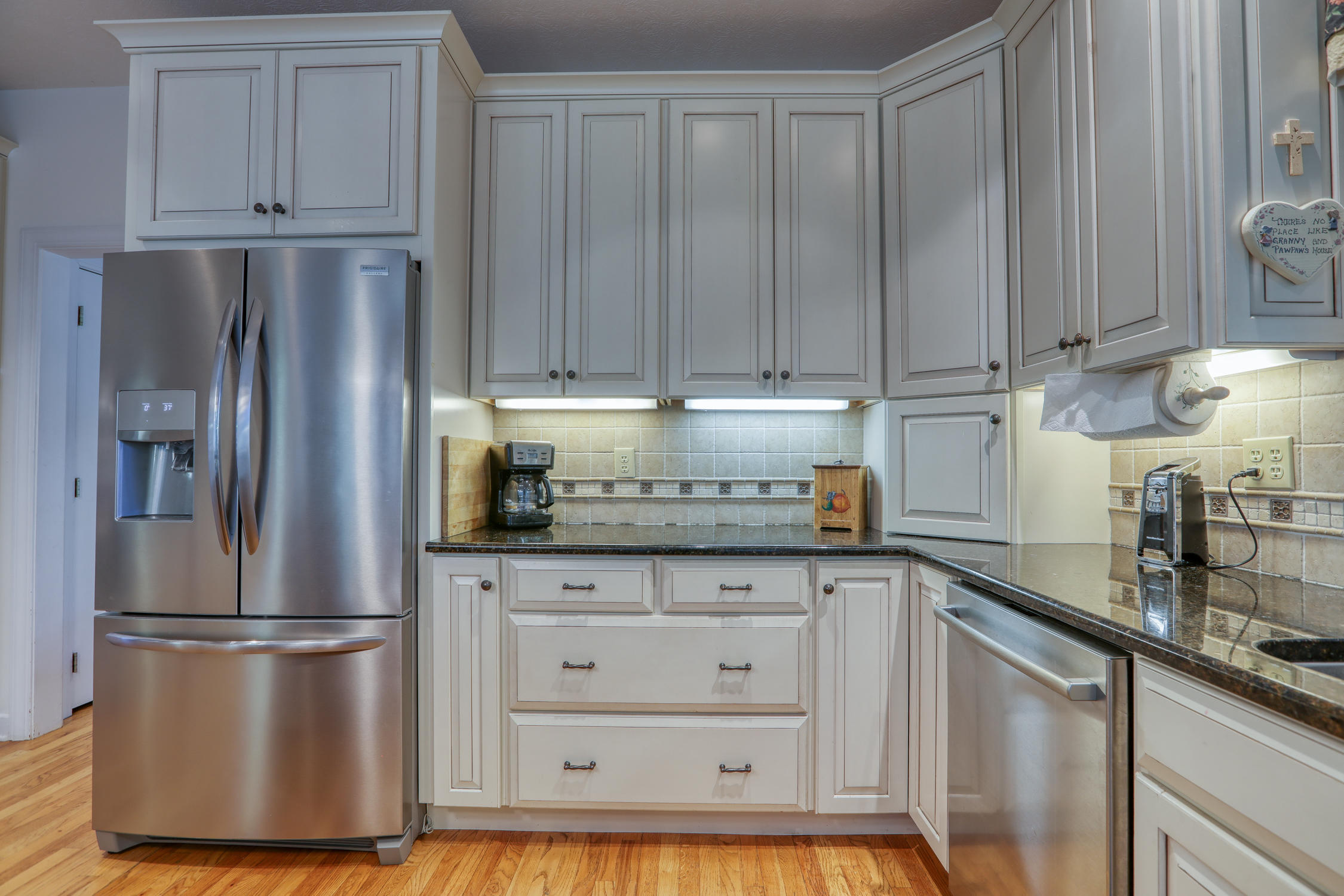 305 Goose Point Spring City, TN 37381 - Photo 19 of 39 beautiful cabinets