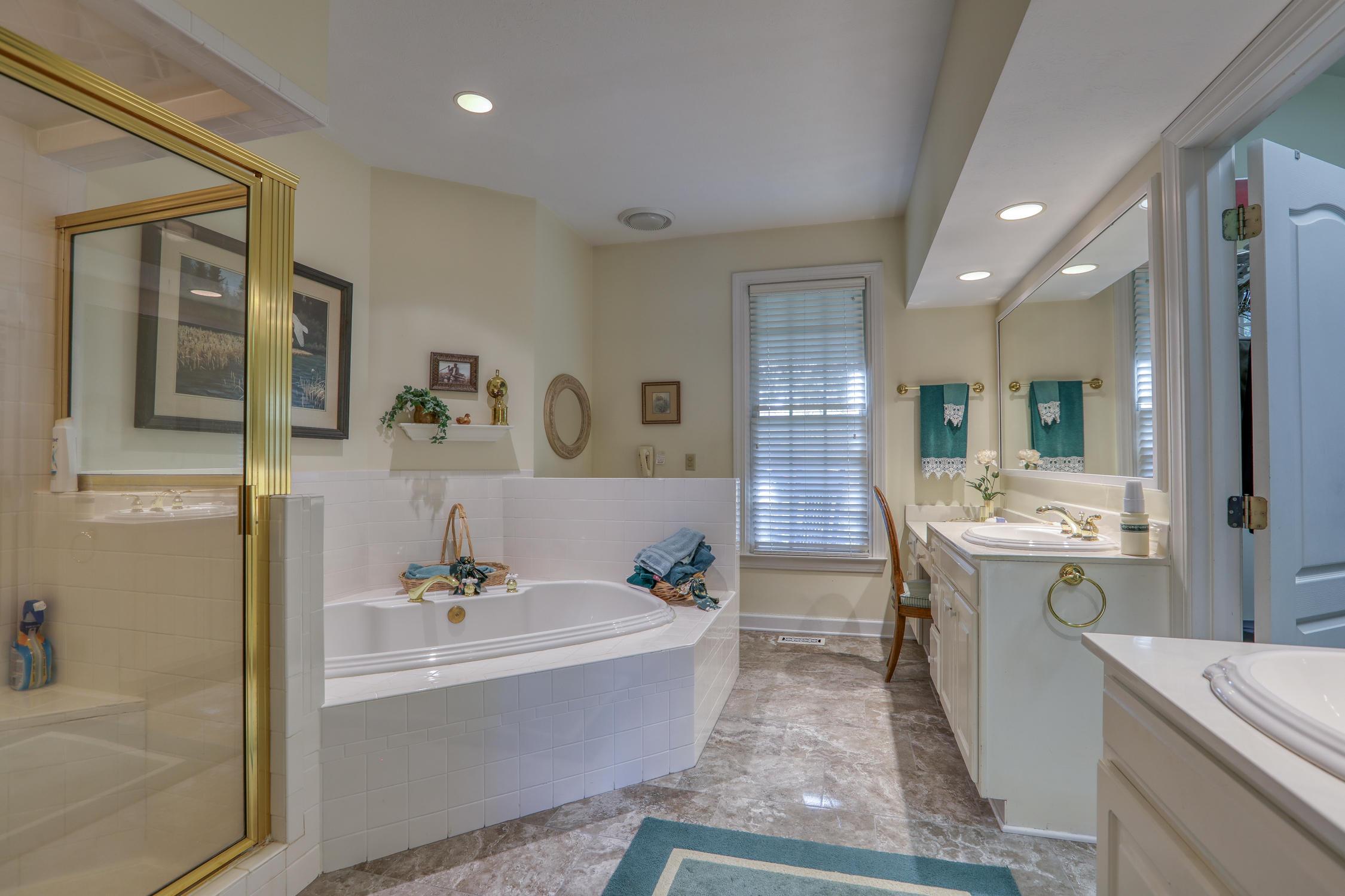 305 Goose Point Spring City, TN 37381 - Photo 30 of 39 masterbath
