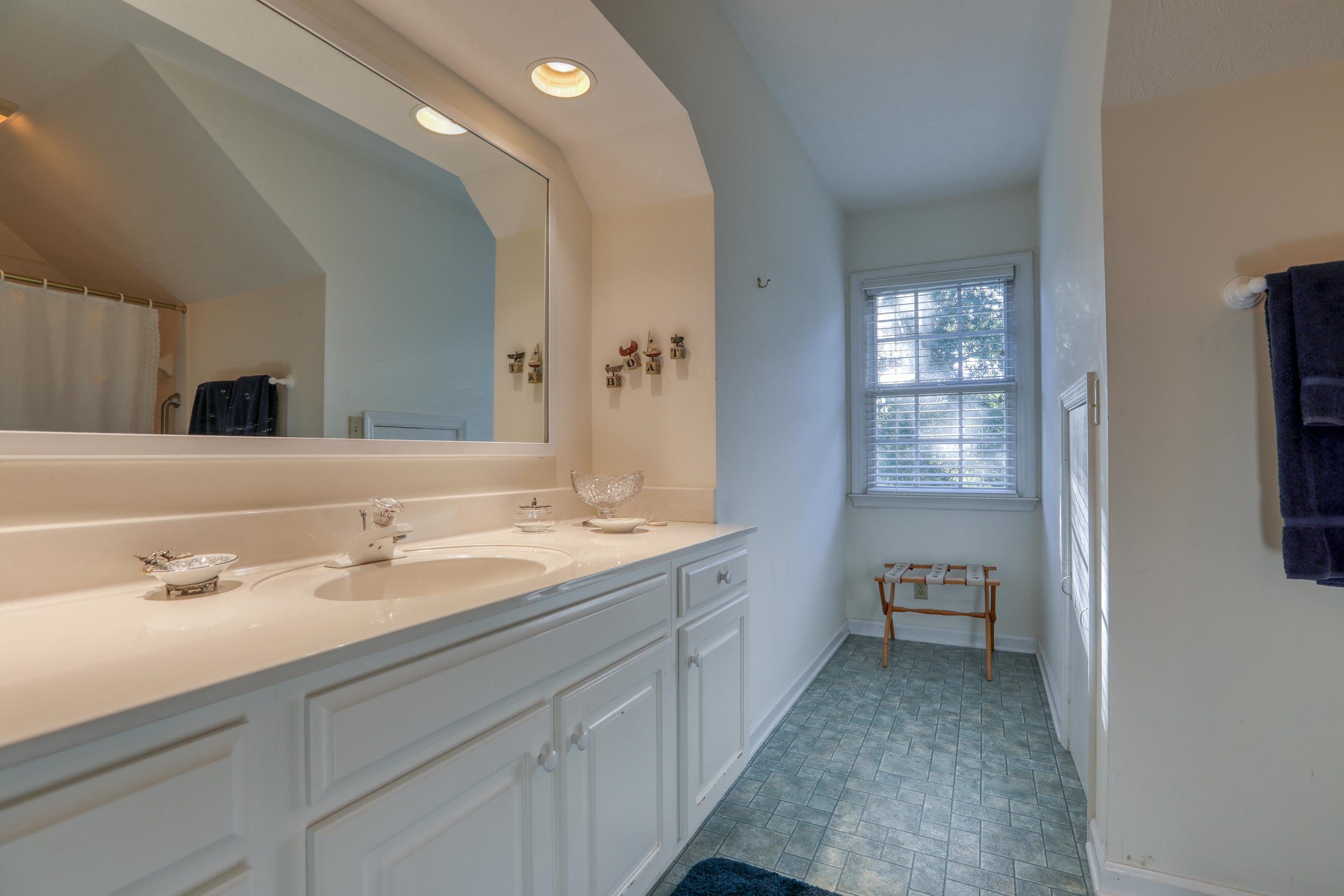 305 Goose Point Spring City, TN 37381 - Photo 32 of 39 room2 bath