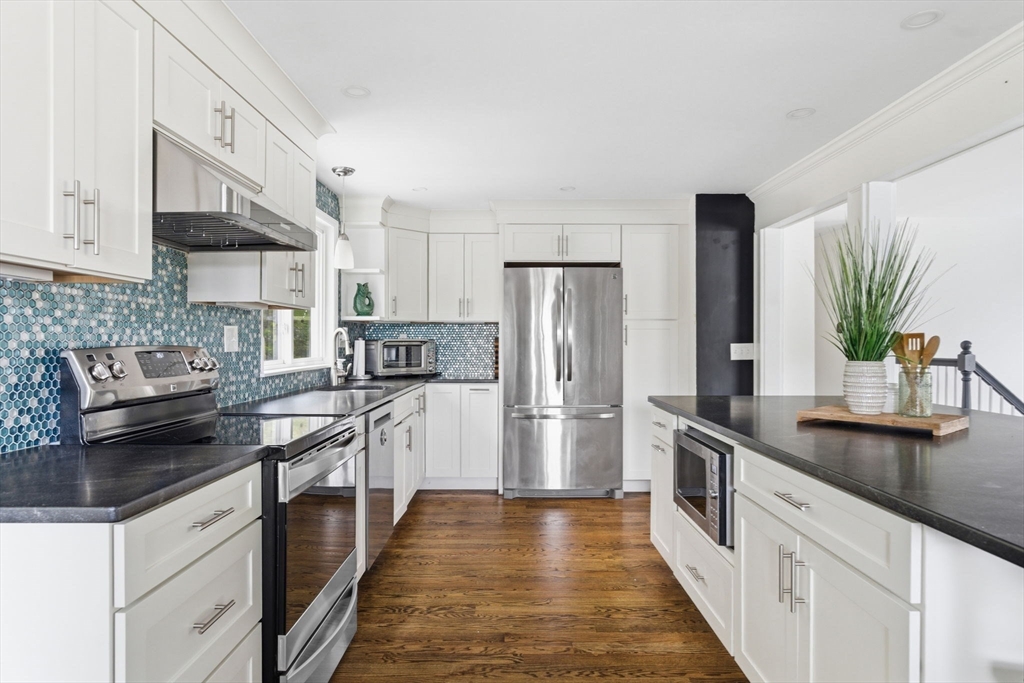 59 Amor Road Milton, MA 02186 - Photo 8 of 30