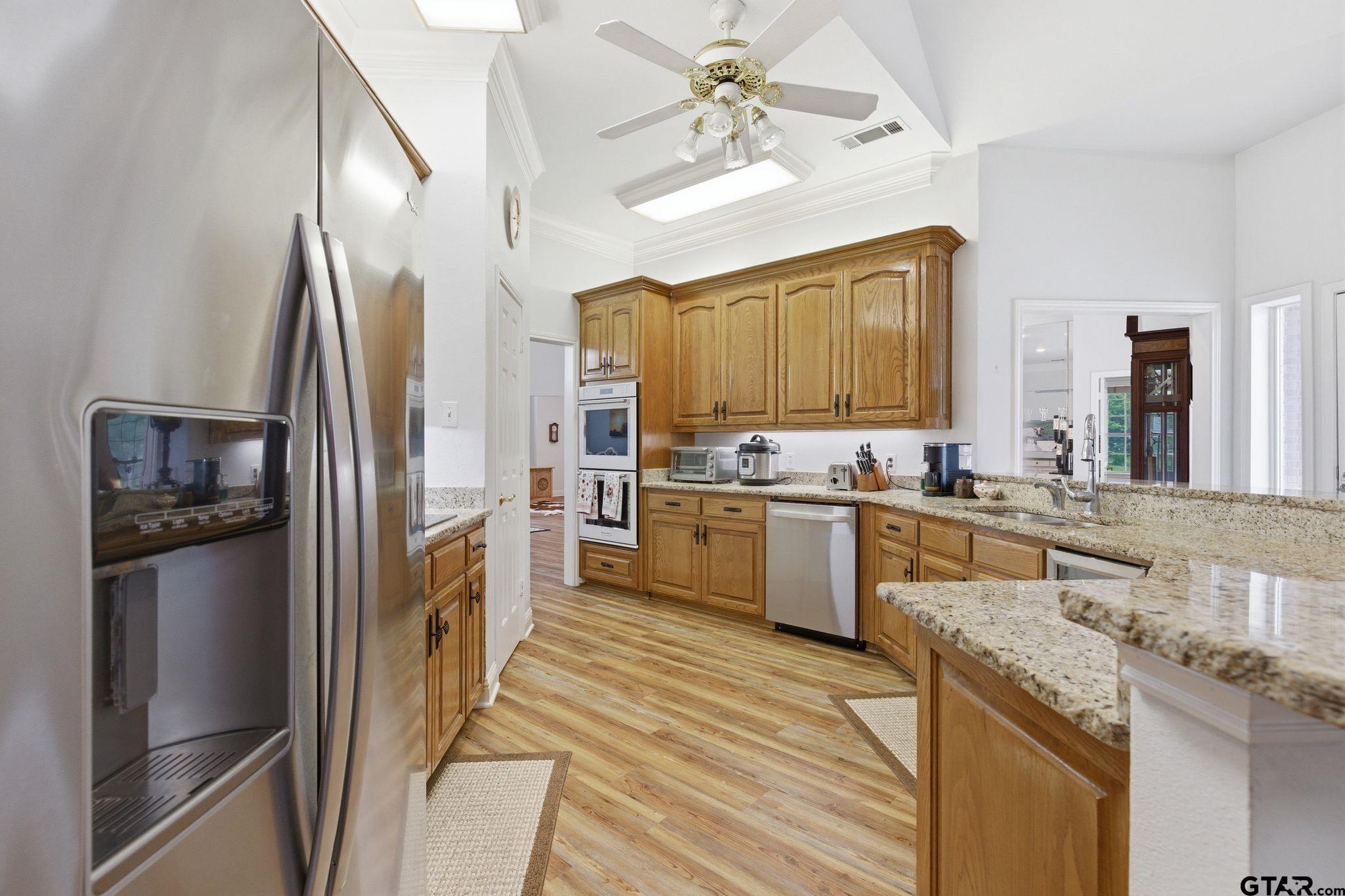 511 Rcr 3346 Emory, TX 75440 - Photo 28 of 48 a kitchen with a refrigerator a sink and dishwasher