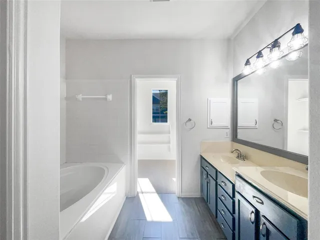 a view of a house with backyard