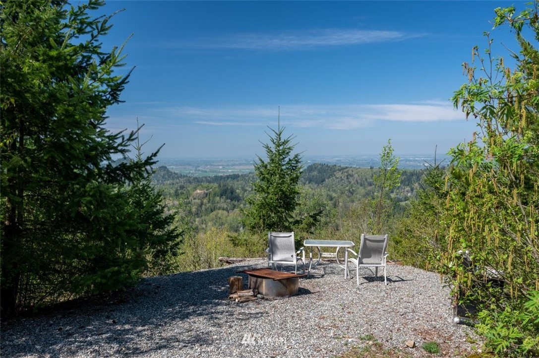 5614 South Pass Road Sumas, WA 98295 - Photo 1 of 28