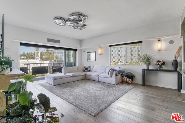 $7,500 | 1155 North La Cienega Boulevard, Unit 1114, West Hollywood, CA 90069