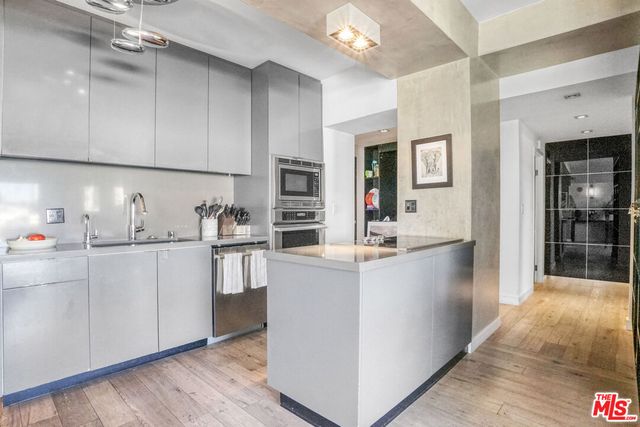 $7,500 | 1155 North La Cienega Boulevard, Unit 1114, West Hollywood, CA 90069