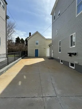 $2,300 | 40 Bourne Street, Unit 2, Bristol, RI 02809
