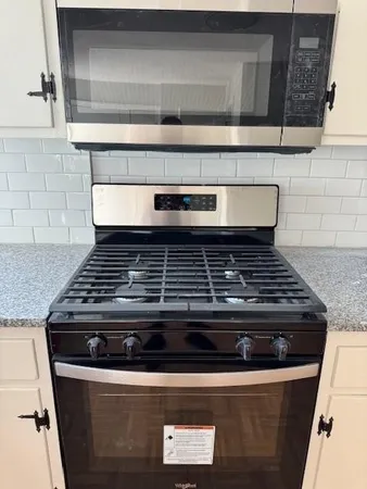 $2,300 | 40 Bourne Street, Unit 2, Bristol, RI 02809